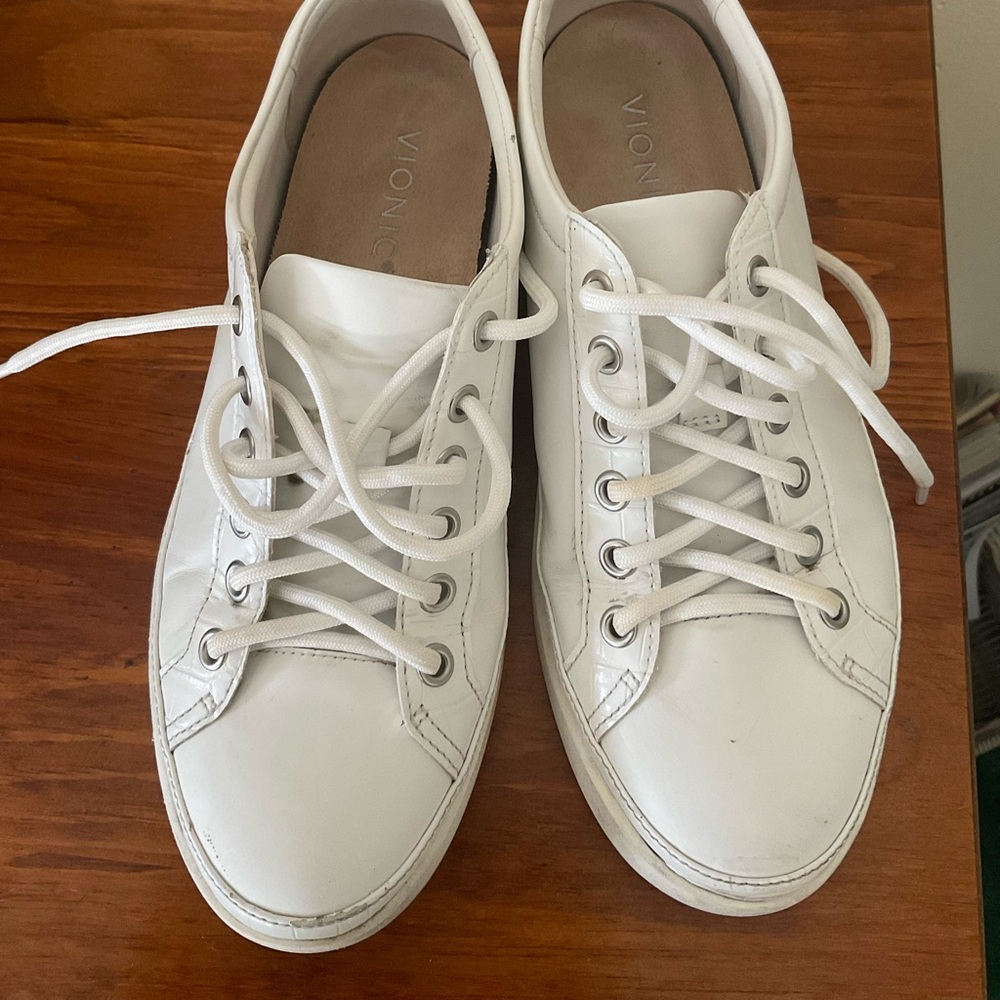 Vionic ladies sneakers